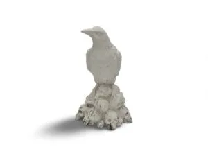 Corbeau en Aqua Résine Surplombant des Crânes – Décoration Halloween