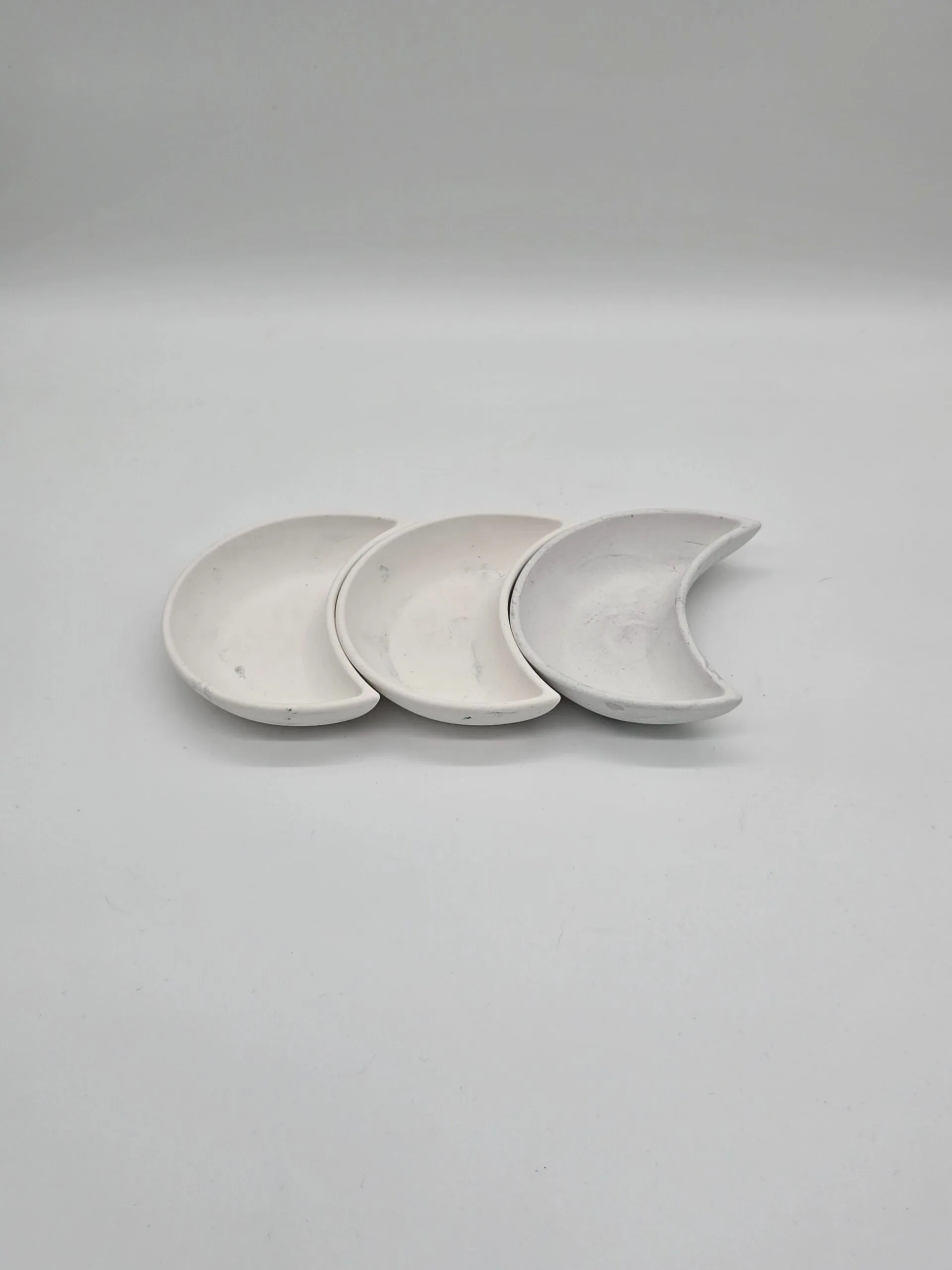 Plateau Apéro Trio en Forme de Lune - Élégance et Praticité - Image 2