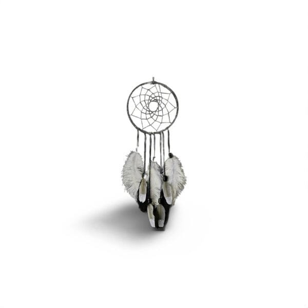 Attrape-rêves gris anthracite avec plumes d’autruche et fil d’argent