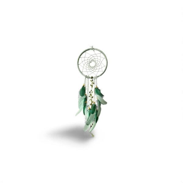 Attrape-rêves vert pastel avec plumes et perles en bois