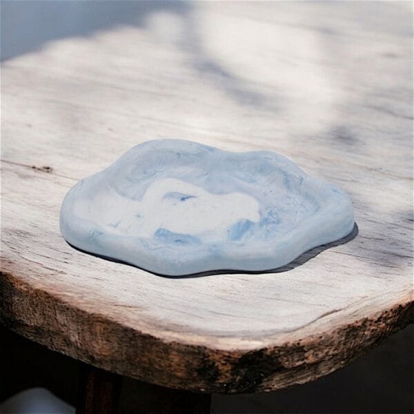 Plateau en aqua résine en forme de nuage – Élégance et douceur pour votre intérieur - Image 3