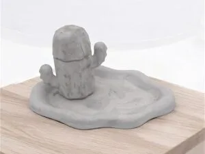 Plateau en aqua résine – Élégance naturelle avec cactus stylisé