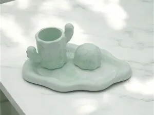 Plateau en aqua résine – Élégance naturelle avec cactus stylisé