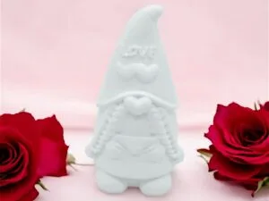 Lutin messager en aqua résine – Une touche de féerie et de magie