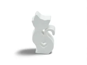 Sculpture en aqua résine – Chat avec cœur, symbole d’amour et de tendresse